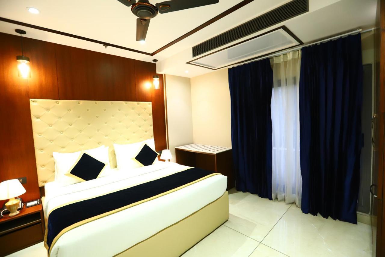 Sanca International Hotel In Patel Nagar Delhi Нью-Делі Екстер'єр фото