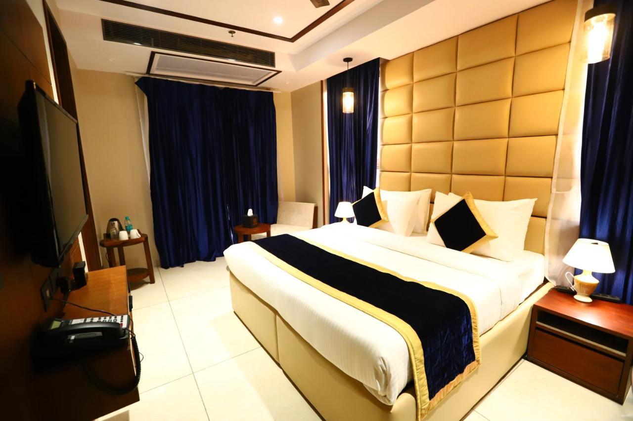 Sanca International Hotel In Patel Nagar Delhi Нью-Делі Екстер'єр фото