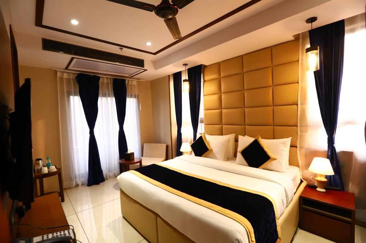 Sanca International Hotel In Patel Nagar Delhi Нью-Делі Екстер'єр фото