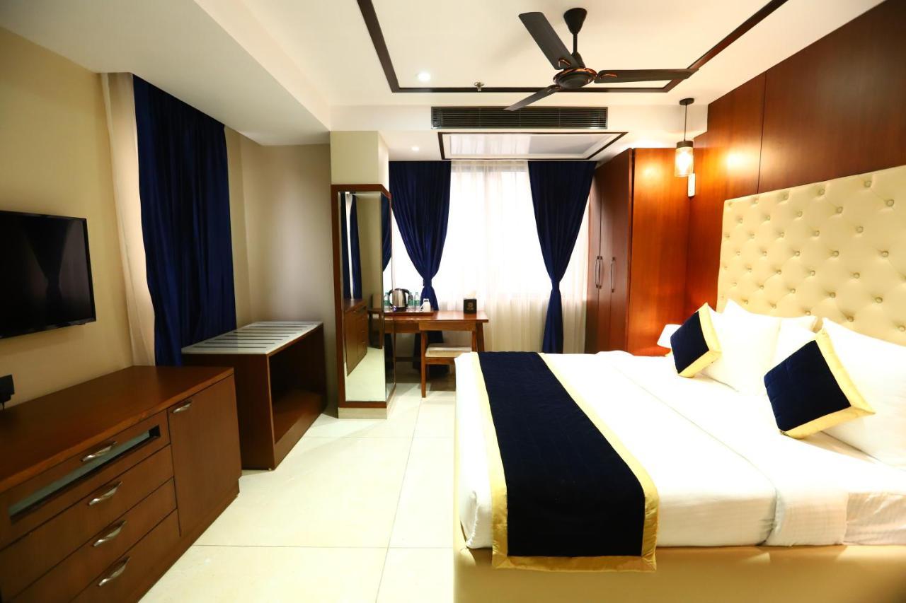 Sanca International Hotel In Patel Nagar Delhi Нью-Делі Екстер'єр фото