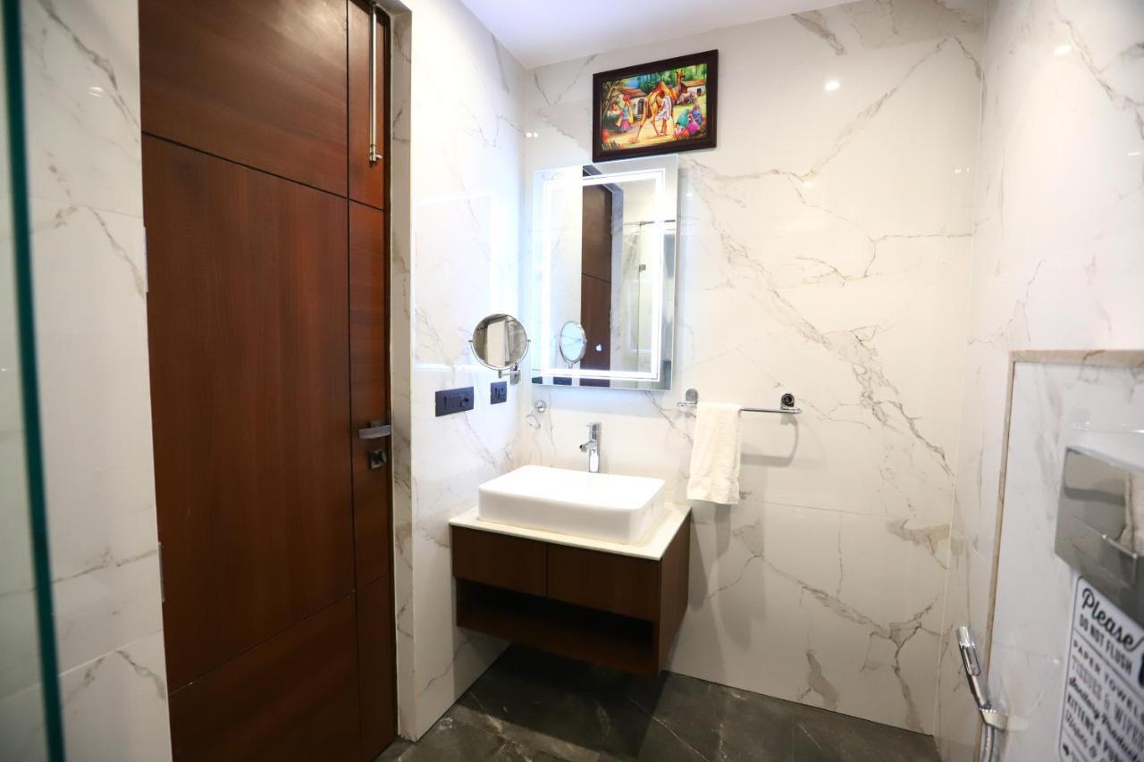 Sanca International Hotel In Patel Nagar Delhi Нью-Делі Екстер'єр фото
