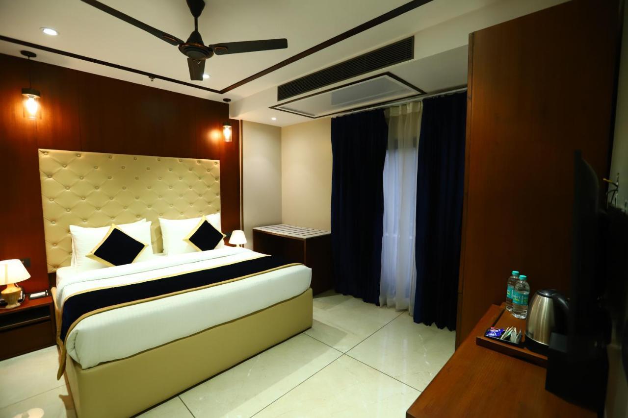 Sanca International Hotel In Patel Nagar Delhi Нью-Делі Екстер'єр фото