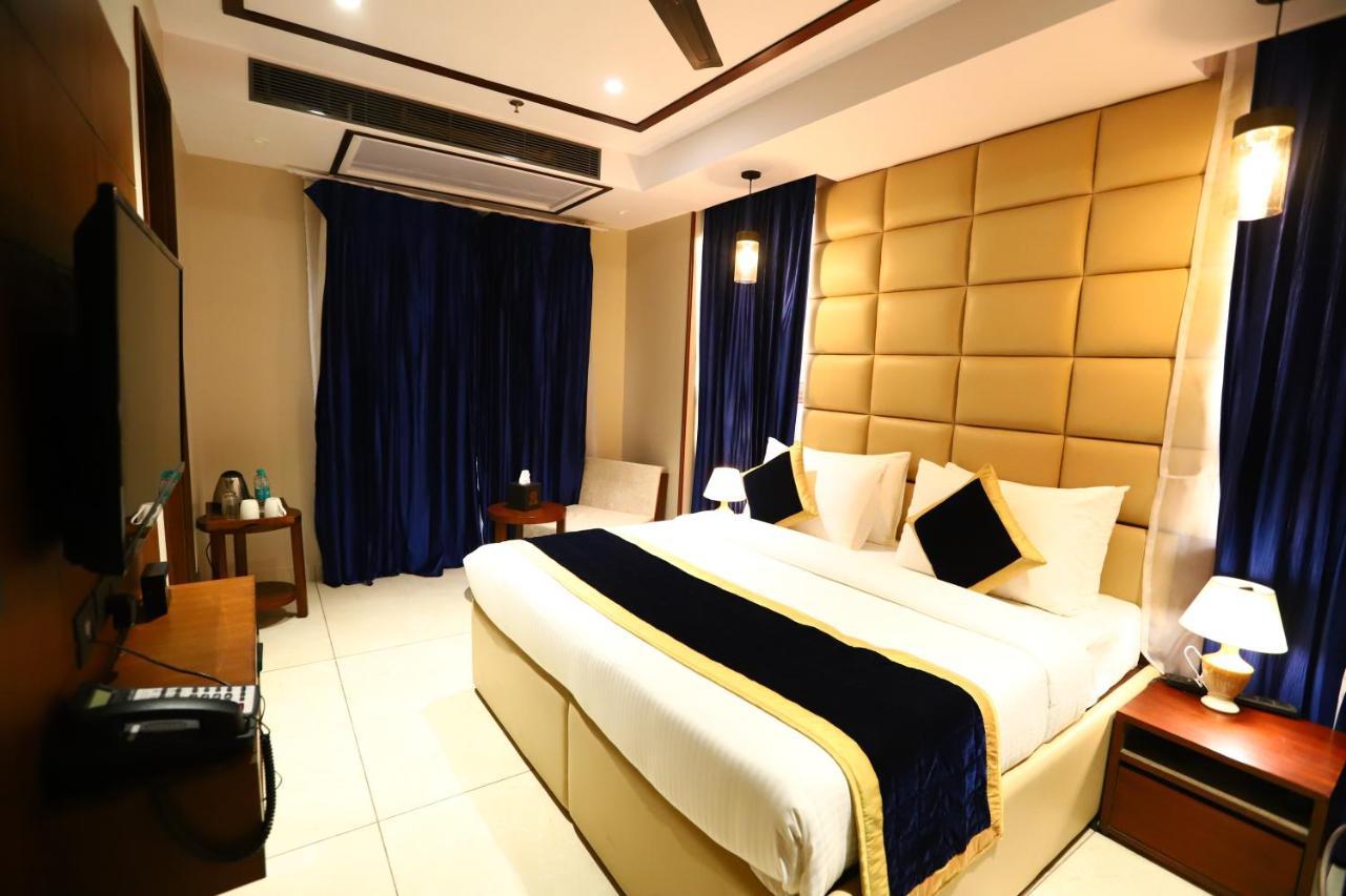 Sanca International Hotel In Patel Nagar Delhi Нью-Делі Екстер'єр фото