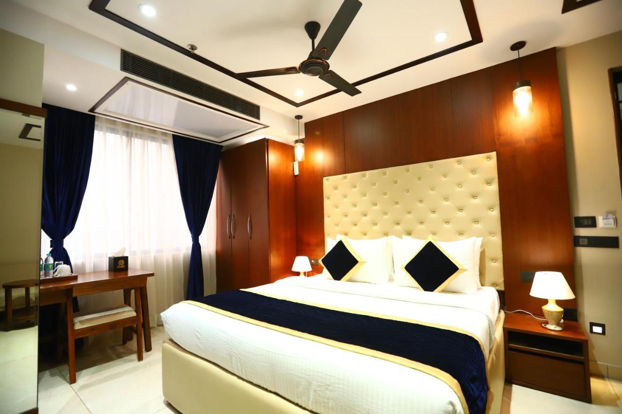Sanca International Hotel In Patel Nagar Delhi Нью-Делі Екстер'єр фото