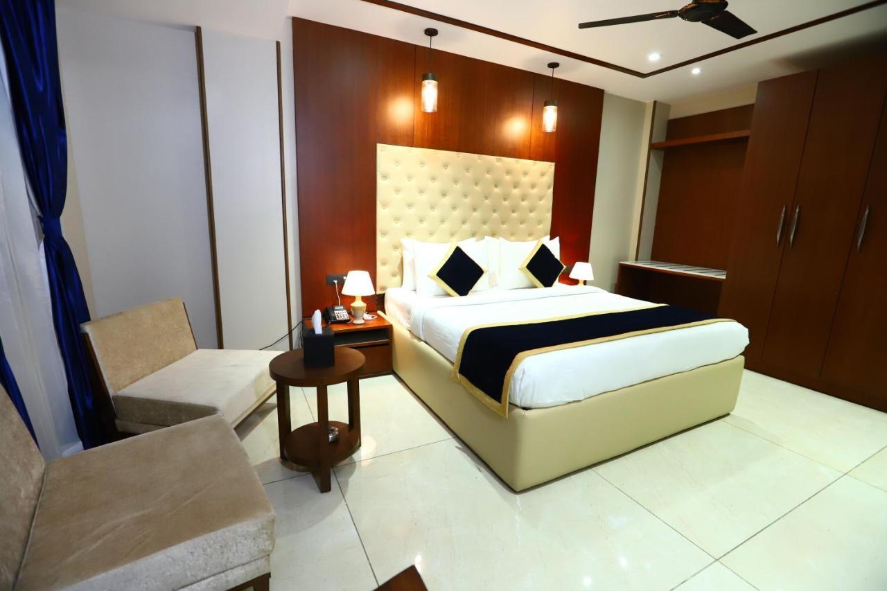 Sanca International Hotel In Patel Nagar Delhi Нью-Делі Екстер'єр фото