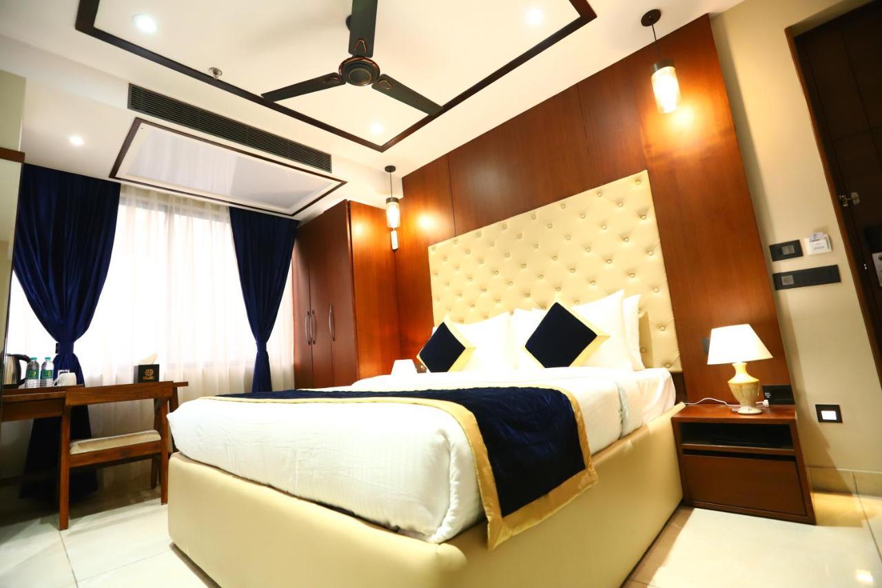 Sanca International Hotel In Patel Nagar Delhi Нью-Делі Екстер'єр фото